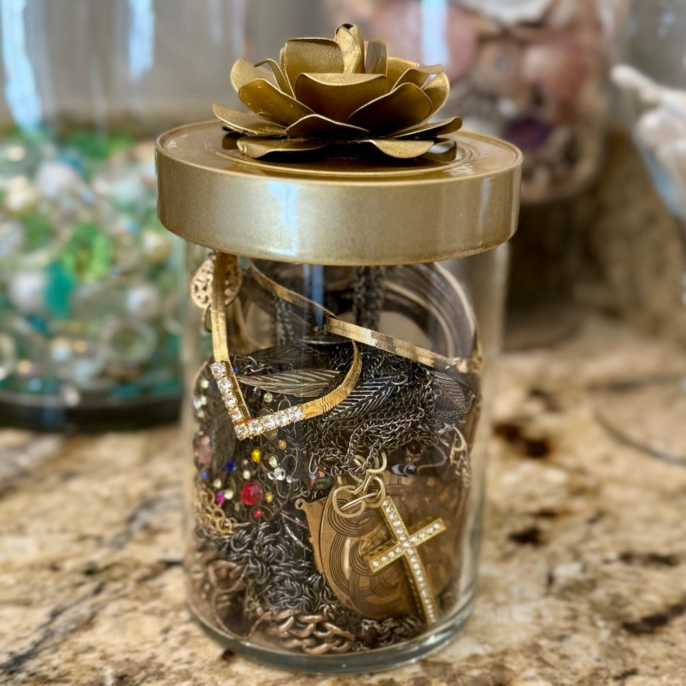 Mystery Glass Jewelry Jar with Hand Painted Gold Lid and Magnetic Metal Flower - Picture 4 of 4